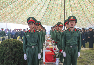 Remains of Vietnamese fallen soldiers, experts repatriated from Laos